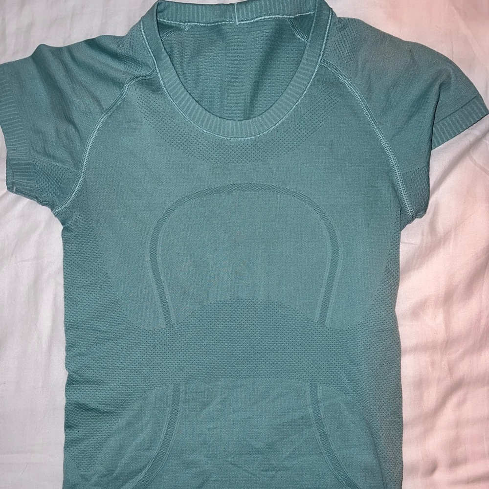 Lululemon Swiftly Tee- Teal color size 4/6